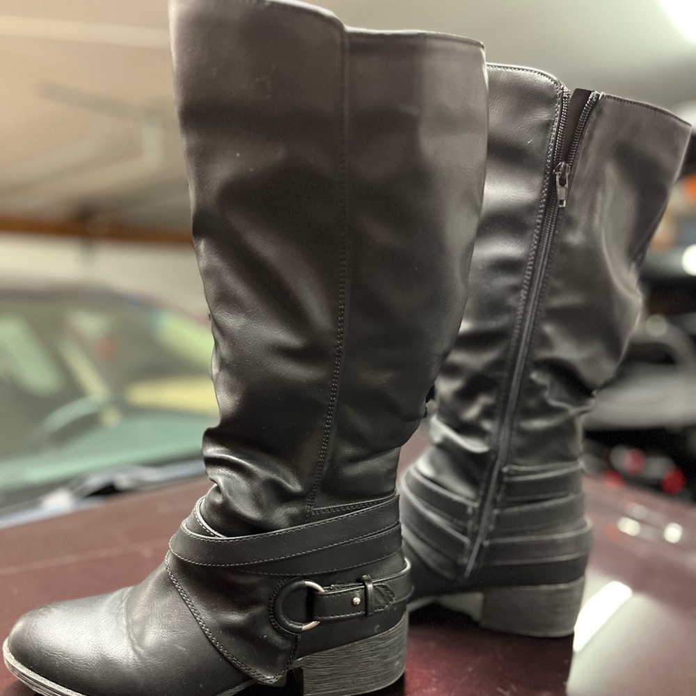 Women’s size 8 wide calf Knee High Boots